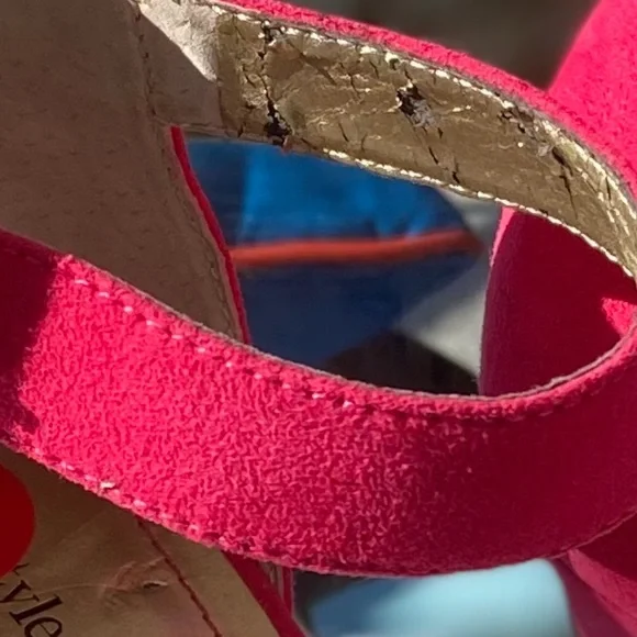 Hot Pink Heels. - Picture 6 of 6